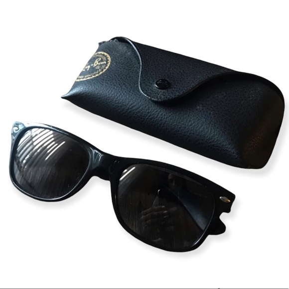 Ray-Ban Wayfarer Polarized Sunglasses | Black | Unisex - Picture 2 of 9